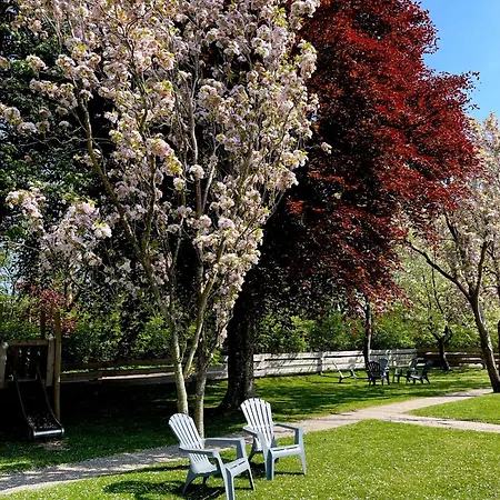 Kirsebaerkroen - The Between Guest house Praesto