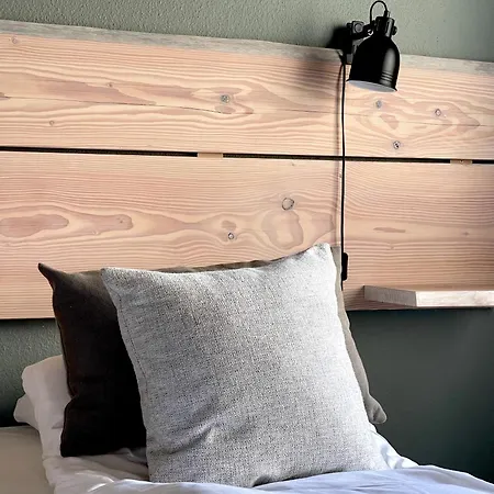 Kirsebaerkroen - The Between Guest house Praesto