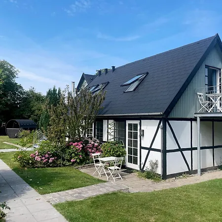 Gæstehus Kirsebaerkroen - The Between Præstø