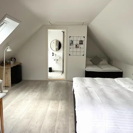 Kirsebaerkroen - The Between Guest house