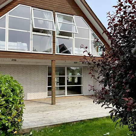 Kirsebaerkroen - The Between Guest house 3*
