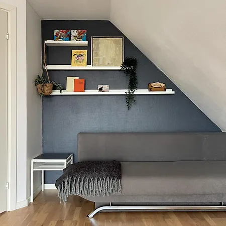 Kirsebaerkroen - The Between Guest house Praesto