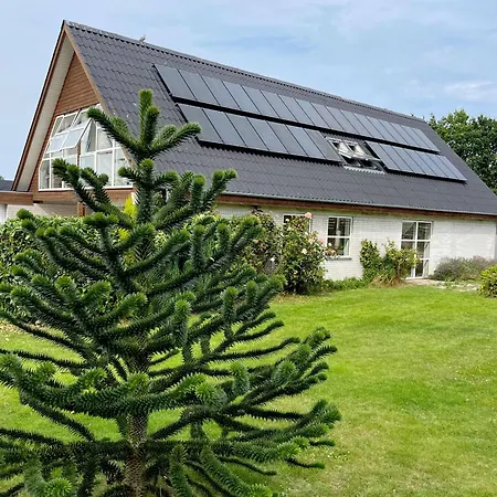 Kirsebaerkroen - The Between Guest house Praesto