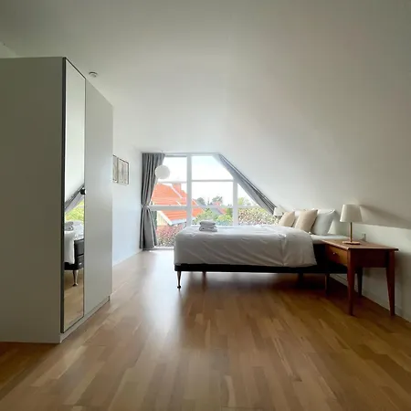 Kirsebaerkroen - The Between Guest house