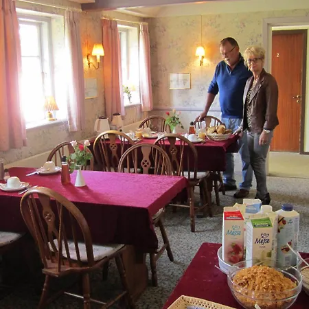 Kirsebaerkroen - The Between Πανσιόν Præstø