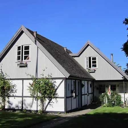 Kirsebaerkroen - The Between Præstø