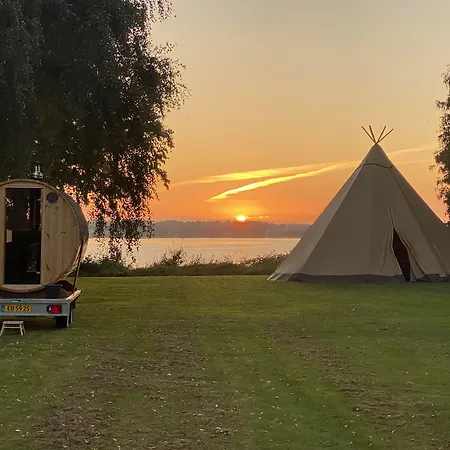 Kirsebaerkroen - The Between Gæstehus 3*