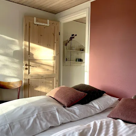 Kirsebaerkroen - The Between 3*