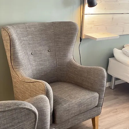 Kirsebaerkroen - The Between Πανσιόν Præstø