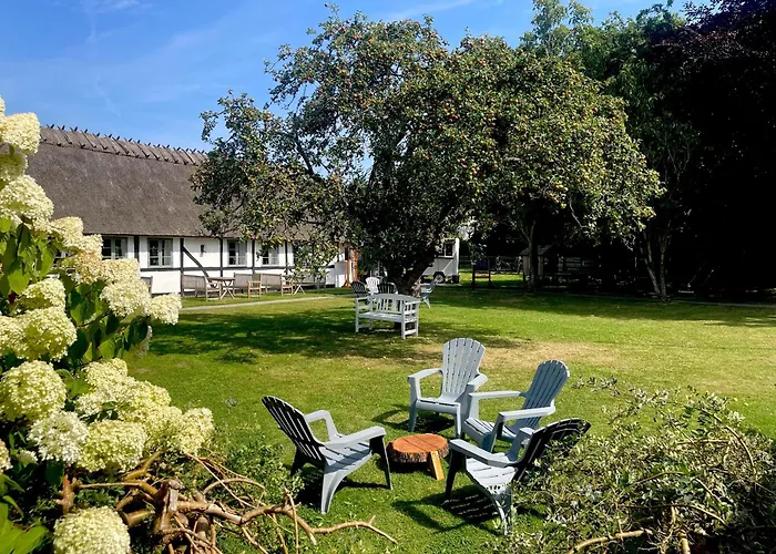 Kirsebaerkroen - The Between 3*