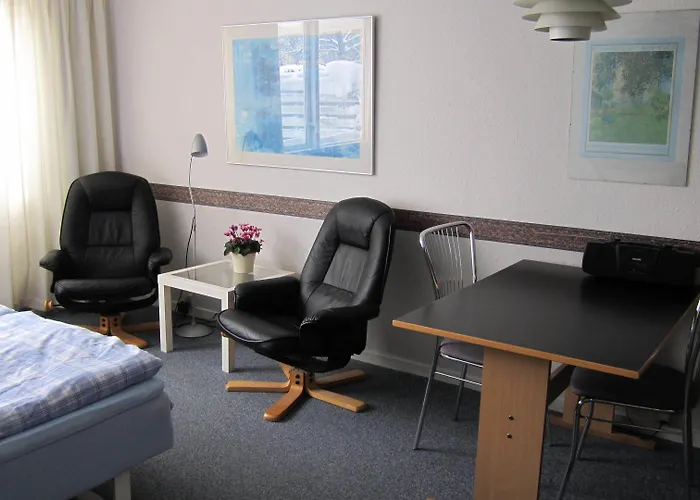 Kirsebaerkroen - The Between Præstø