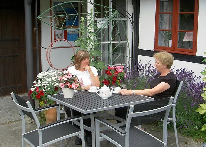 Kirsebaerkroen - The Between Gasthof Præstø