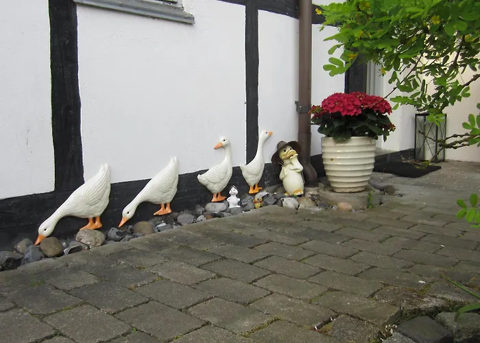 Kirsebaerkroen - The Between