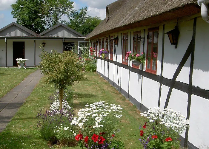 Kirsebaerkroen - The Between Præstø