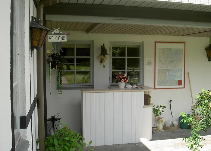 Kirsebaerkroen - The Between Gasthof Præstø