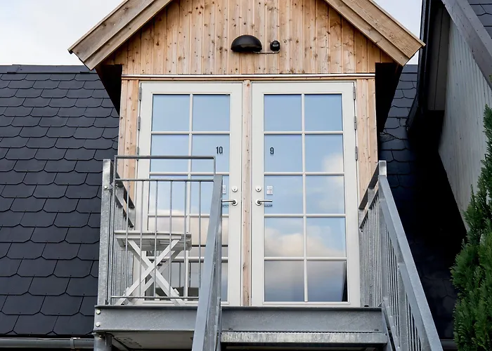 Kirsebaerkroen - The Between 3*