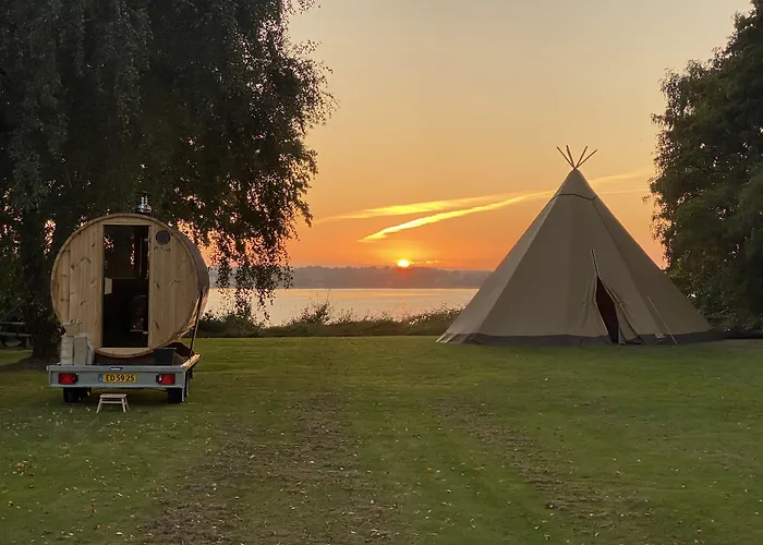 Kirsebaerkroen - The Between Gasthof 3*