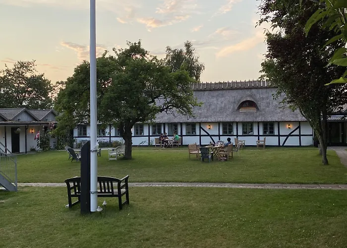 Kirsebaerkroen - The Between Gasthof 3*