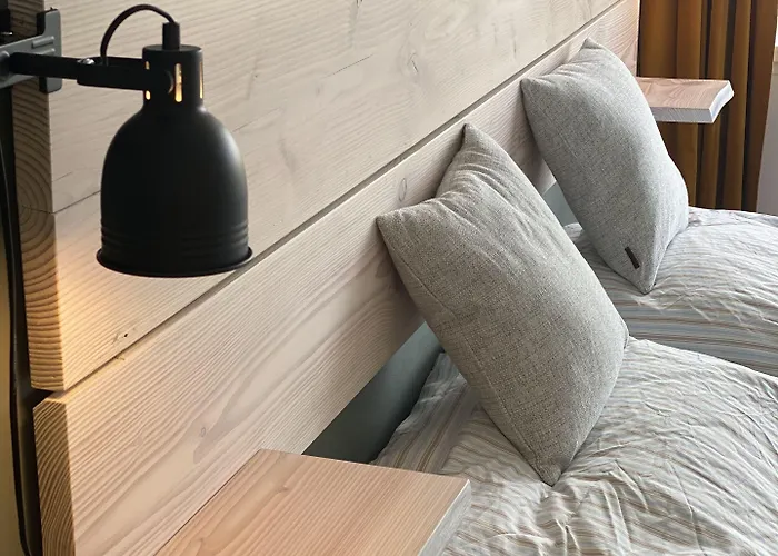 Kirsebaerkroen - The Between 3*