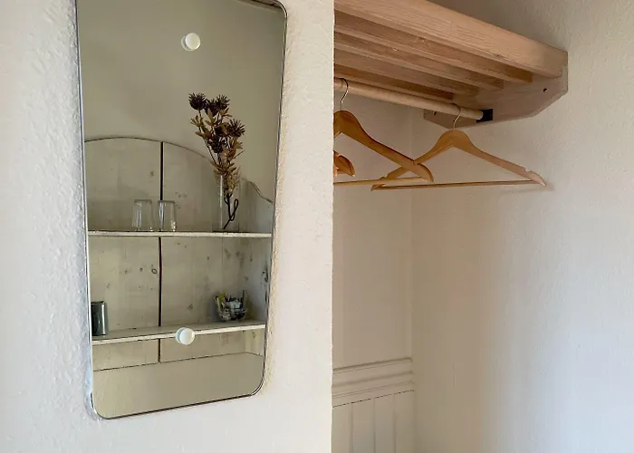 Kirsebaerkroen - The Between Pensjonat Præstø